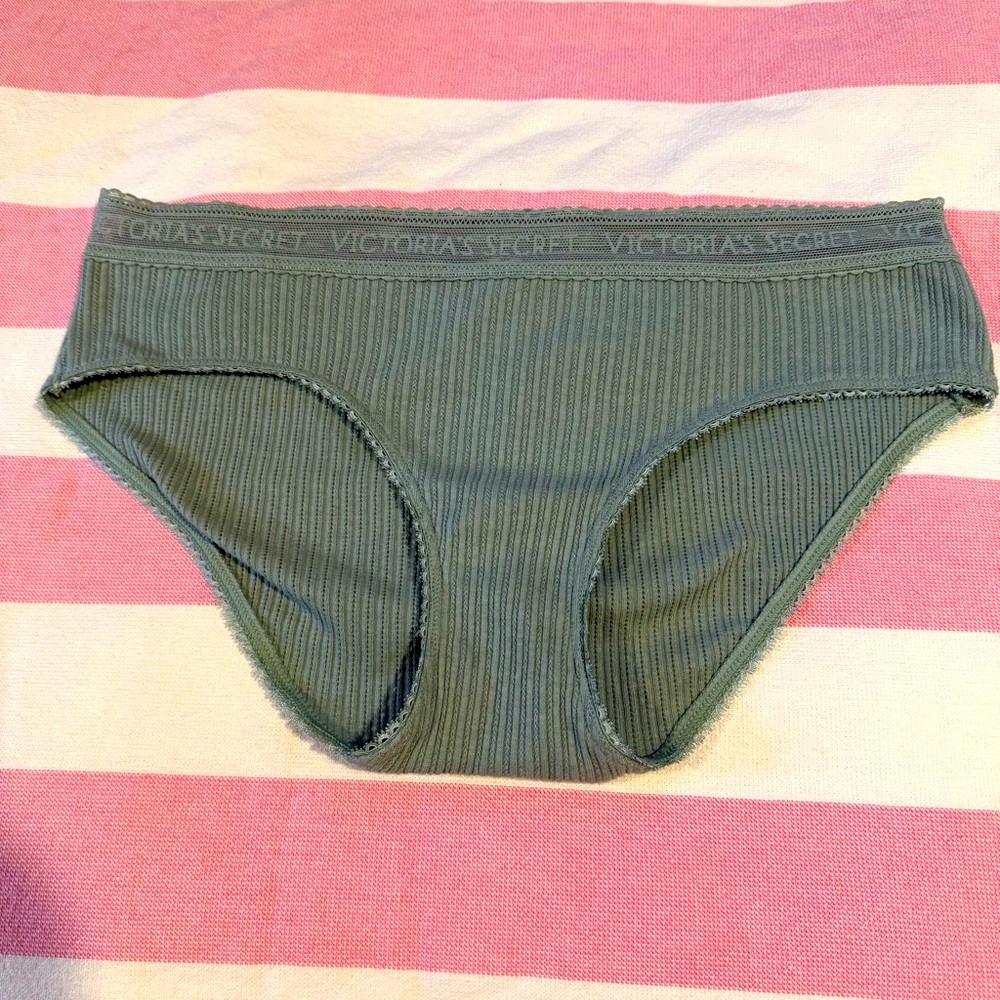 Victoria’s Secret T-Shirt Bra & Matching Panties - Picture 12 of 16